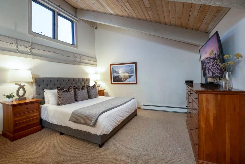 Updated 3 Bedroom 2 Ba With Pool & Hot Tub - Stunning Mountain Views! Snowmass Village Exterior photo