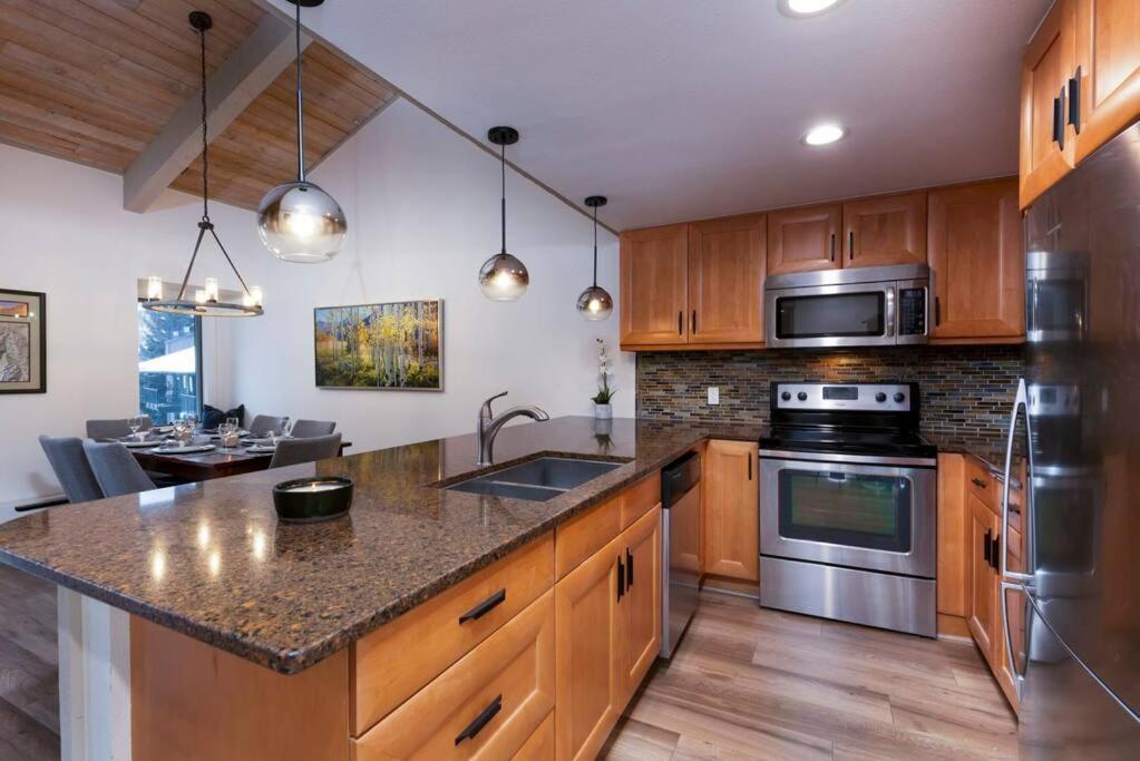 Updated 3 Bedroom 2 Ba With Pool & Hot Tub - Stunning Mountain Views! Snowmass Village Exterior photo